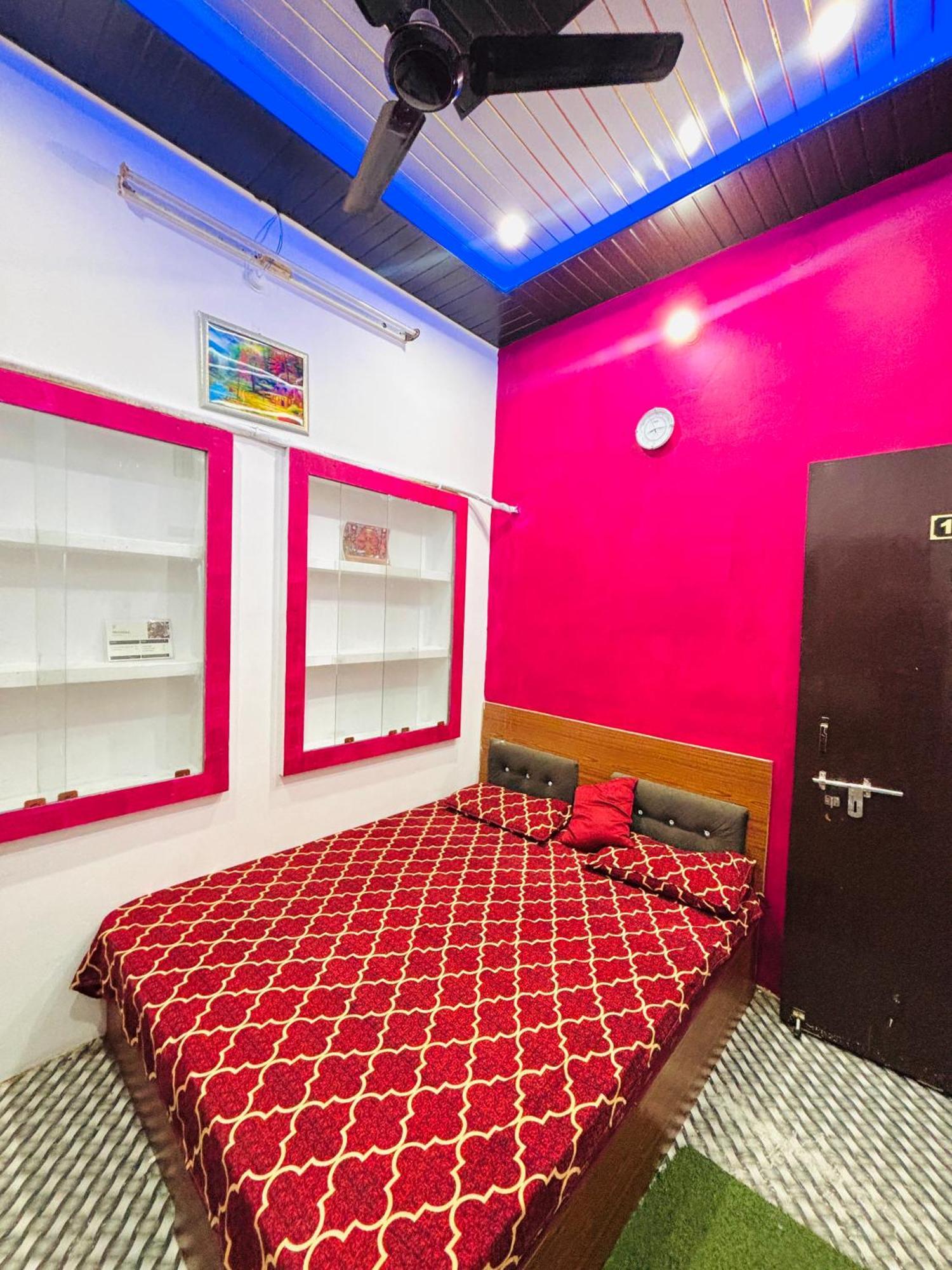 Shivalay Paying Guest House バラナシ エクステリア 写真